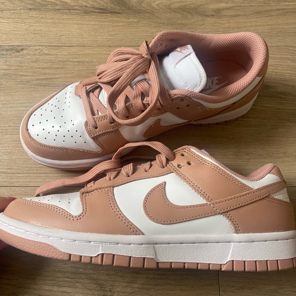 Nike dunks 7.5 women’s